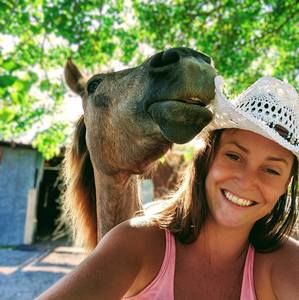 Meet your Posher, Claire